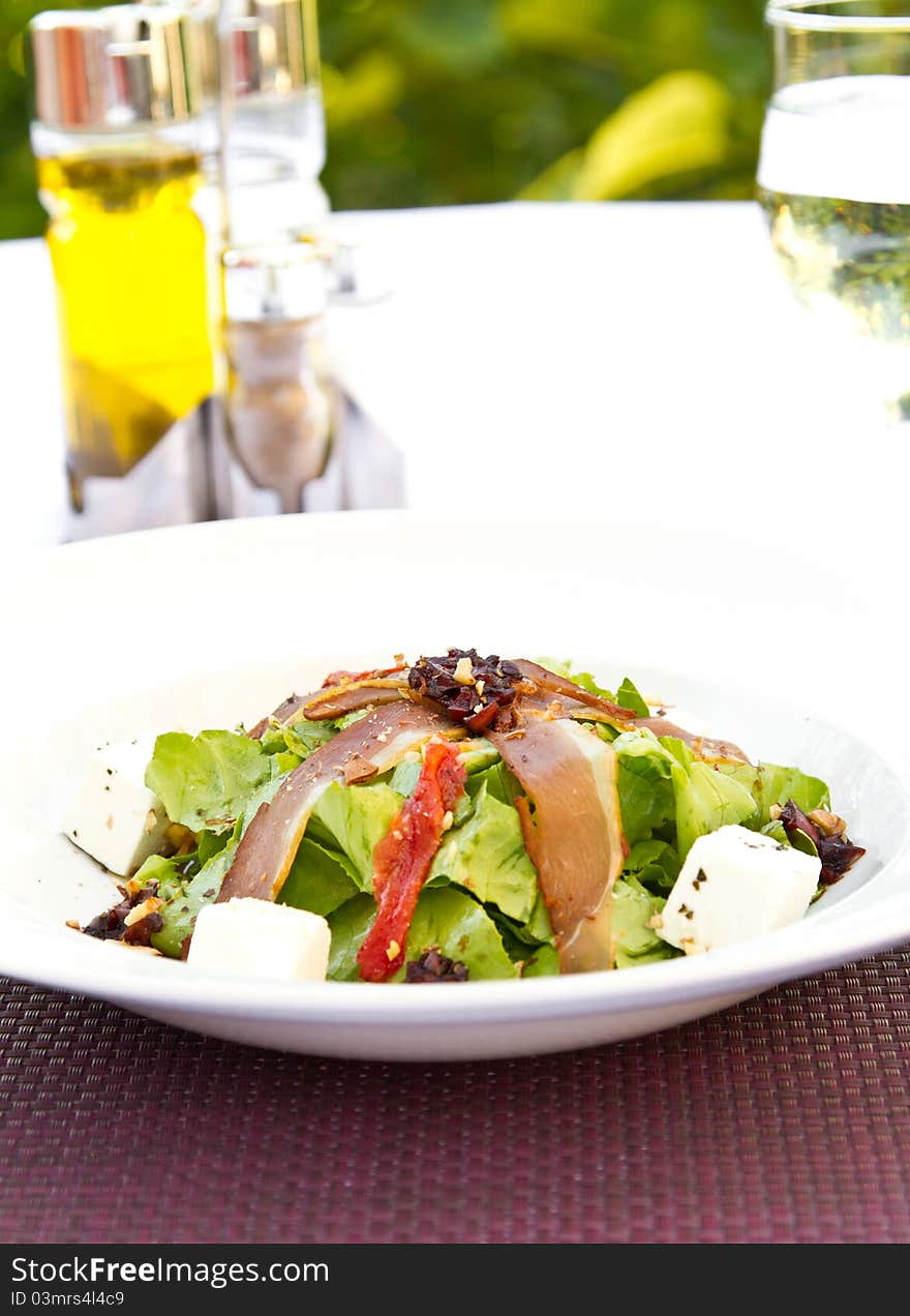 Salad with feta cheese, bacon and nuts