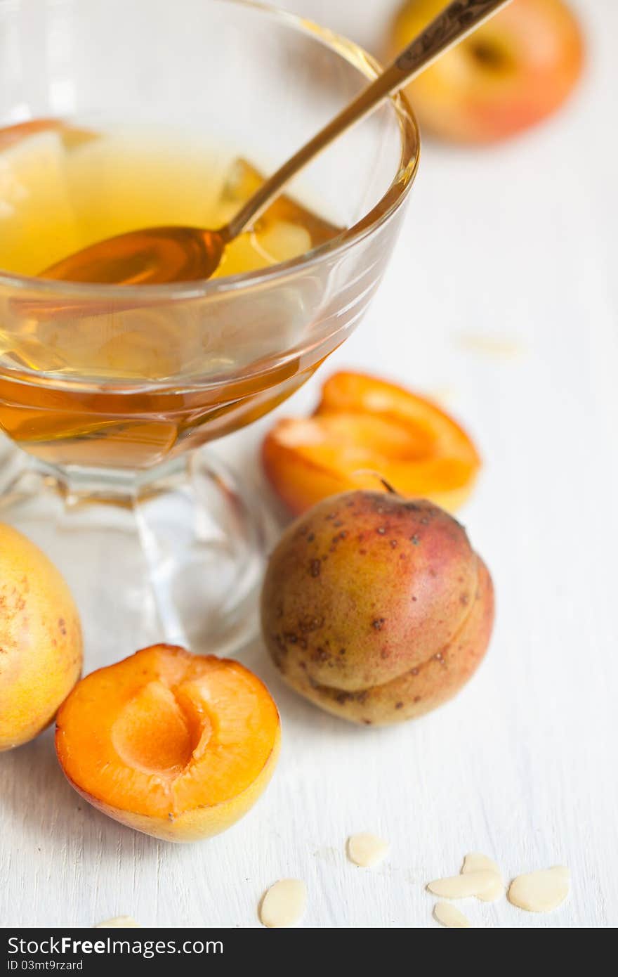 Fresh apricots with honey