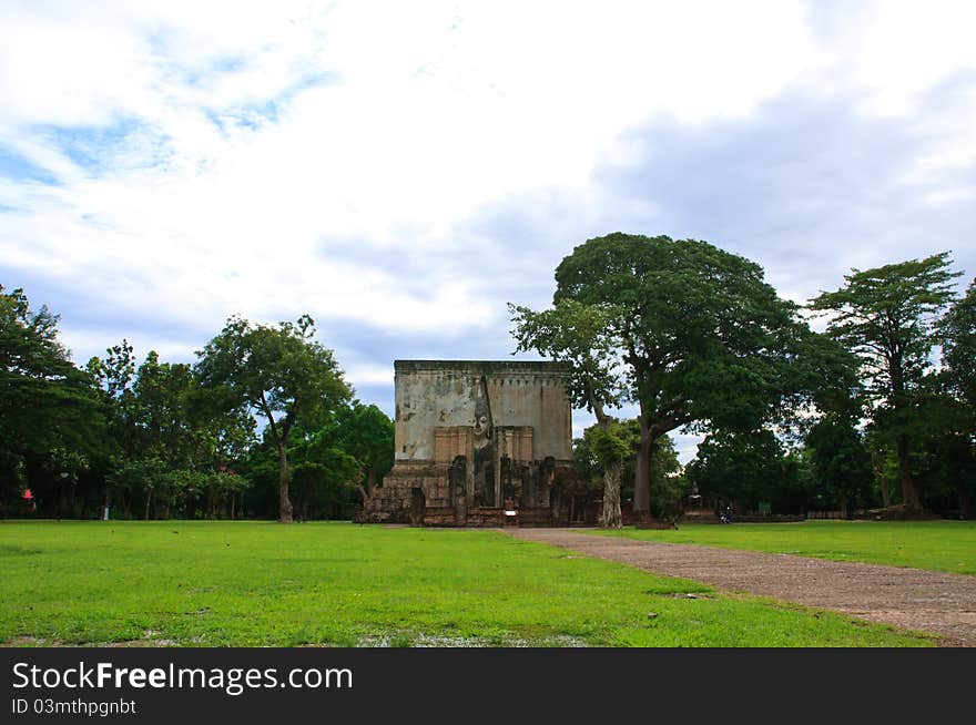 Wat Si Chum temple at Sukhothai Historical Park, Thailand. Wat Si Chum temple at Sukhothai Historical Park, Thailand