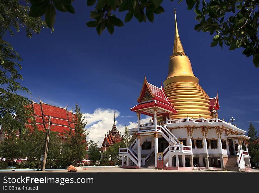 Golden pagoda in wat Thai