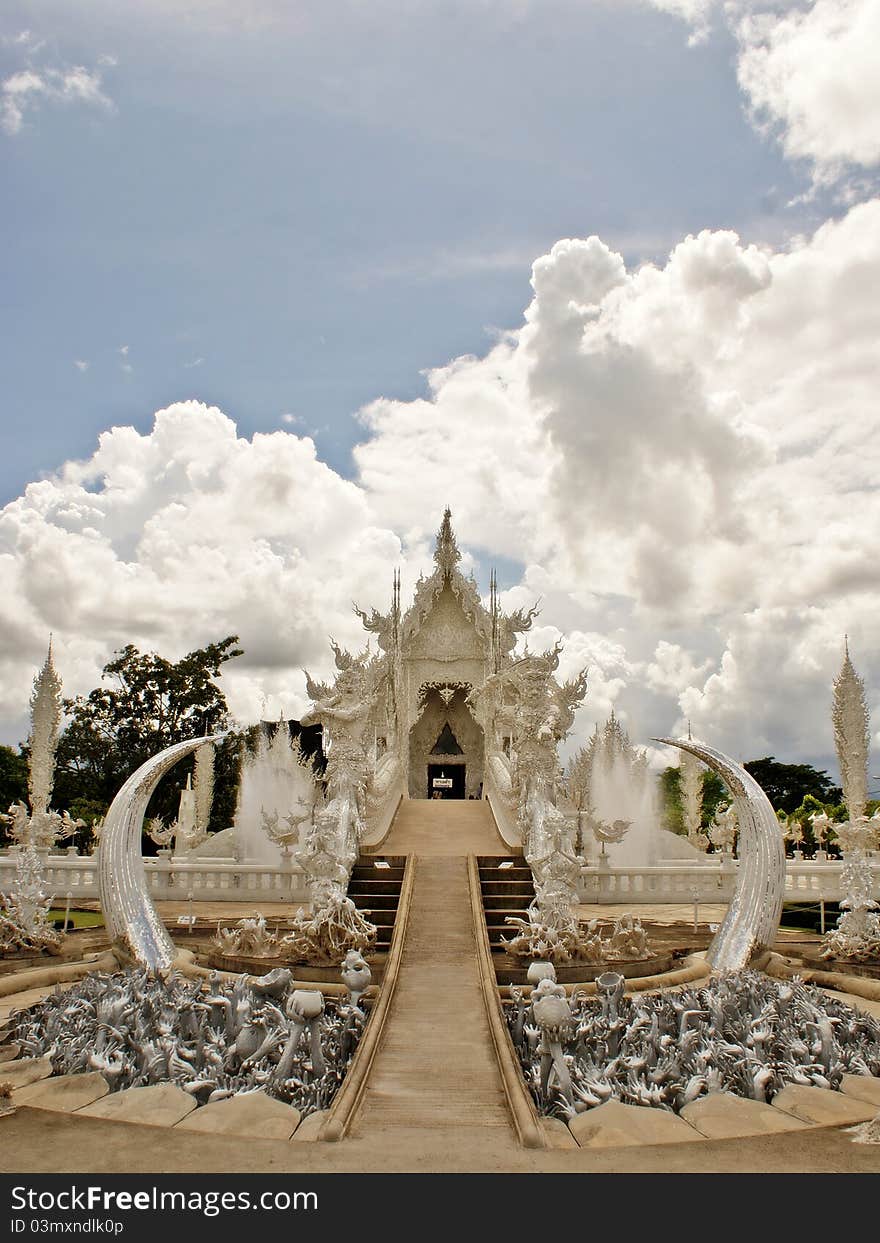 Wat Rhong Khun with Thai Stucco