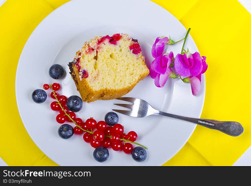 Currant blueberry cake