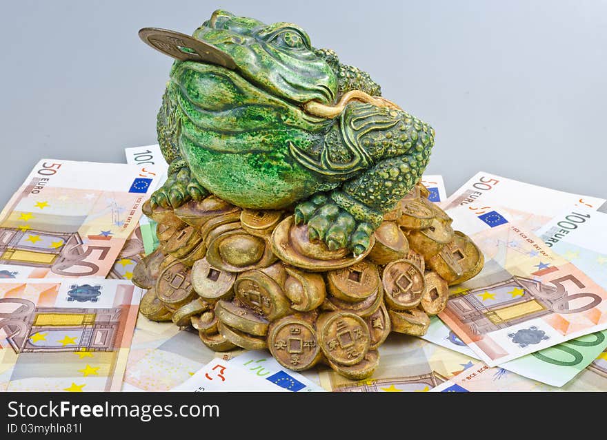 Chinese Luck frog with euro of notes and coin