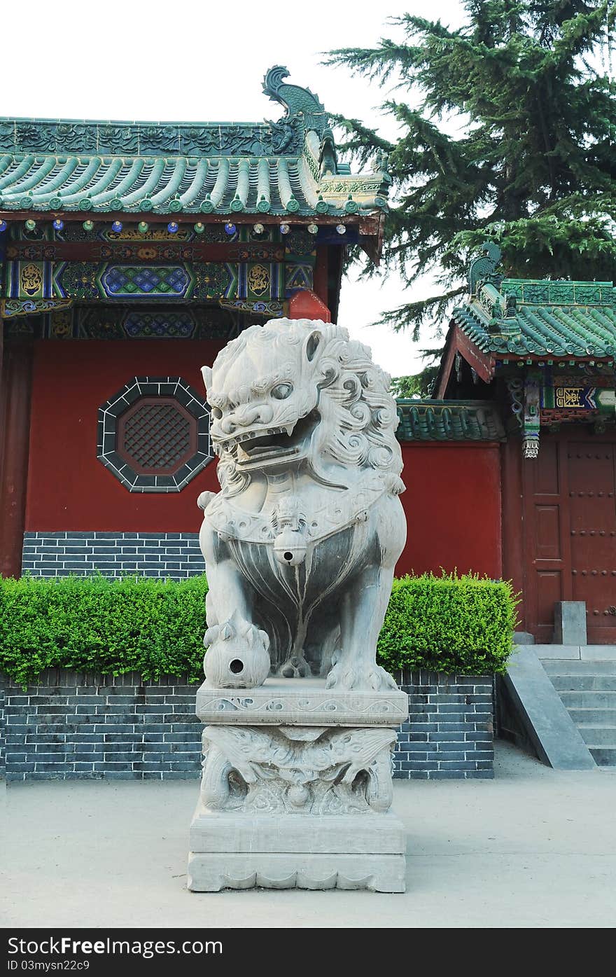 A stone lion in the temple