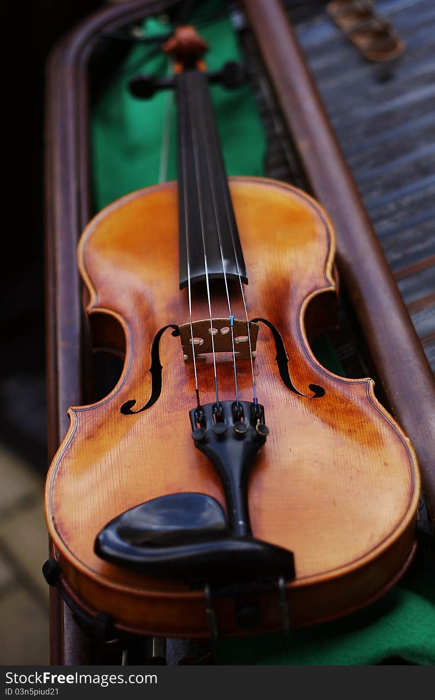 Violin laying on a cimbalon.