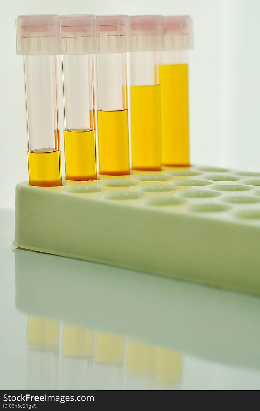 Test tubes with yellow reagent