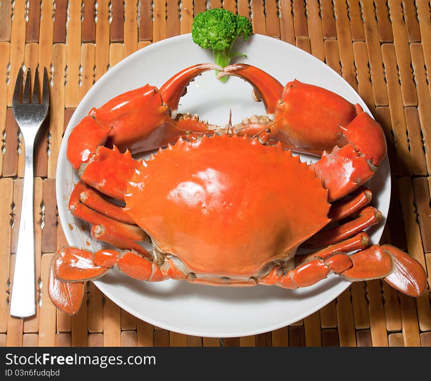 This is a dish of delicious crab, rosy and, green broccoli ornament on it. This is a dish of delicious crab, rosy and, green broccoli ornament on it.