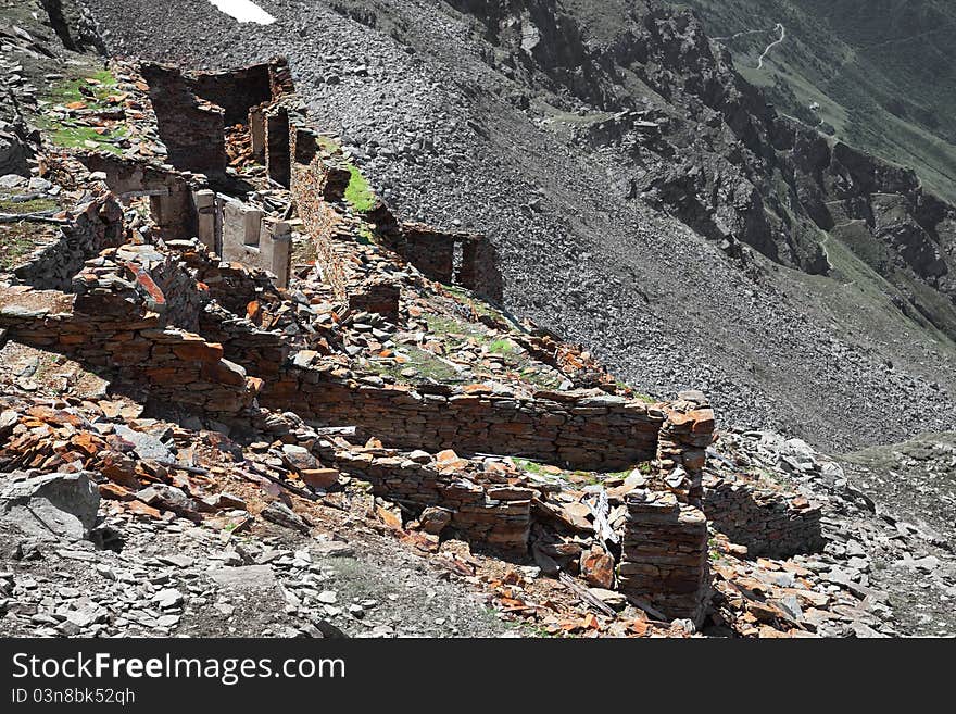 Ruins of the first global war along Italian alps