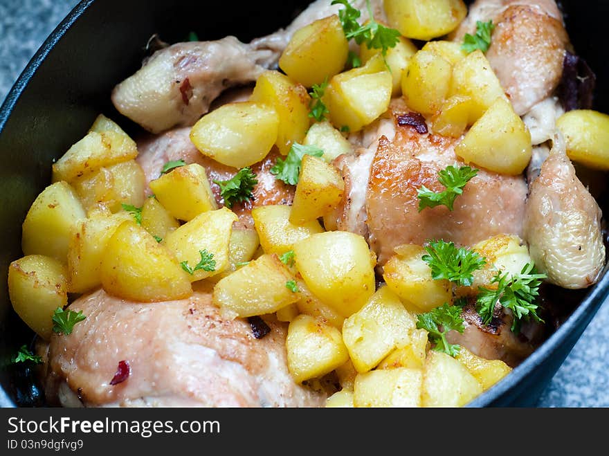 Chicken pot with potatoes