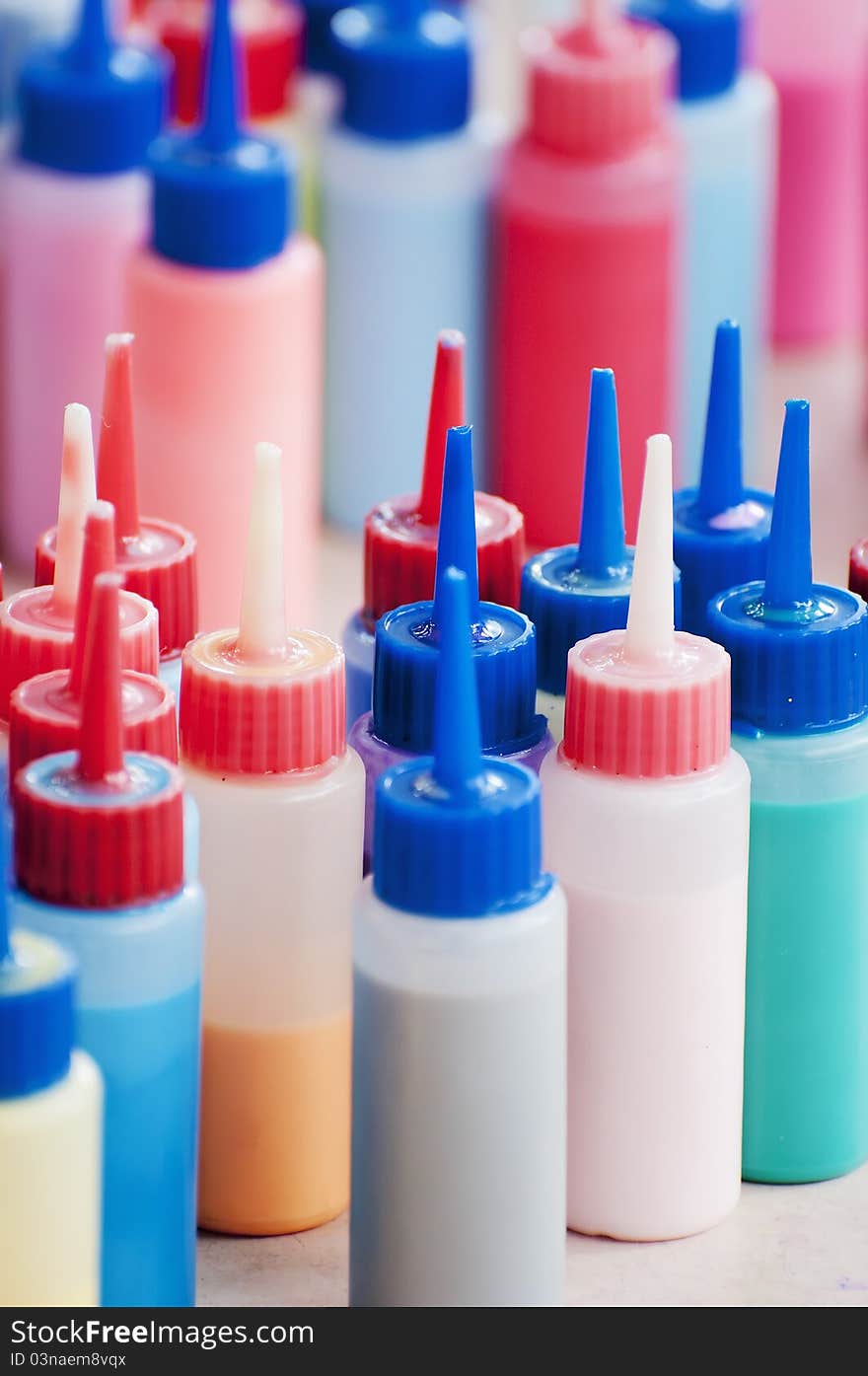 The colour  pigment on the table