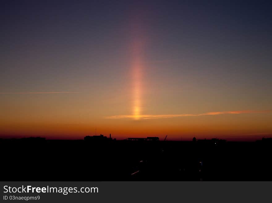 Ray sets in the evening sky, skyline