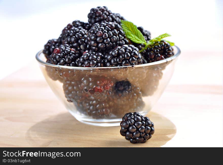 Blackberries in a glass bowl