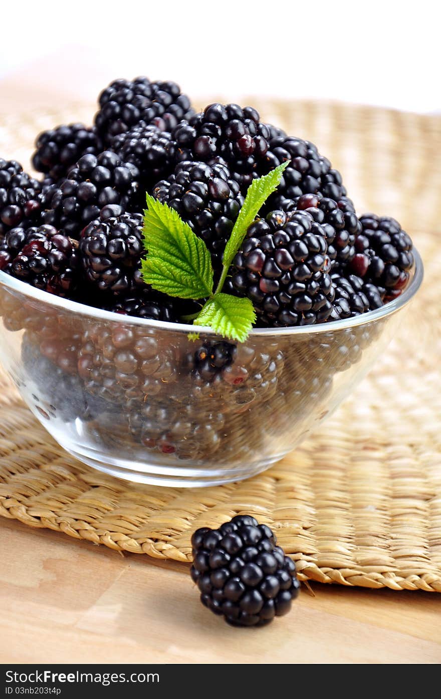 Blackberries in a glass bowl