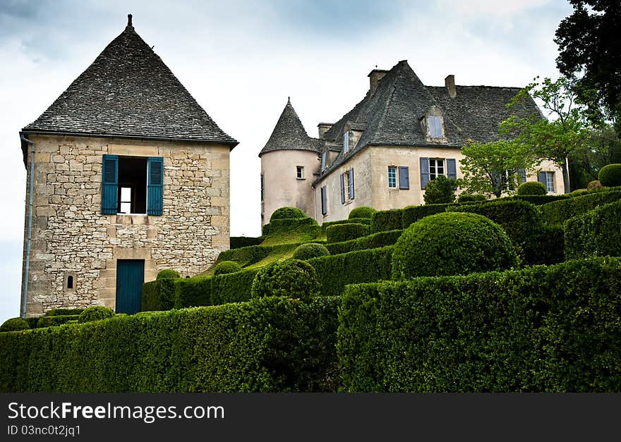 Jardins de Marqueyssac with chateau and gardens including topiary