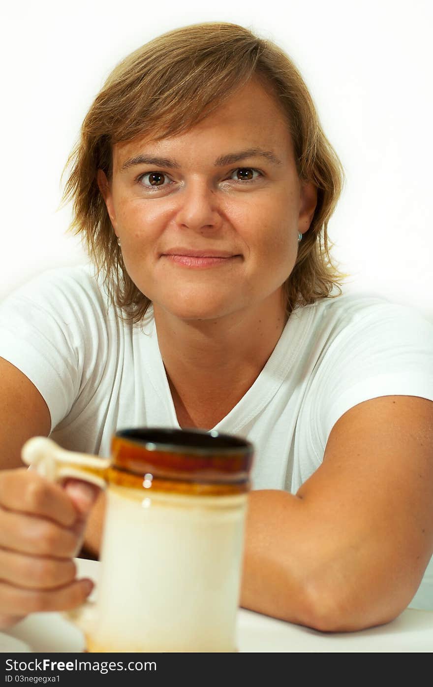 Portrait attractive woman with beer