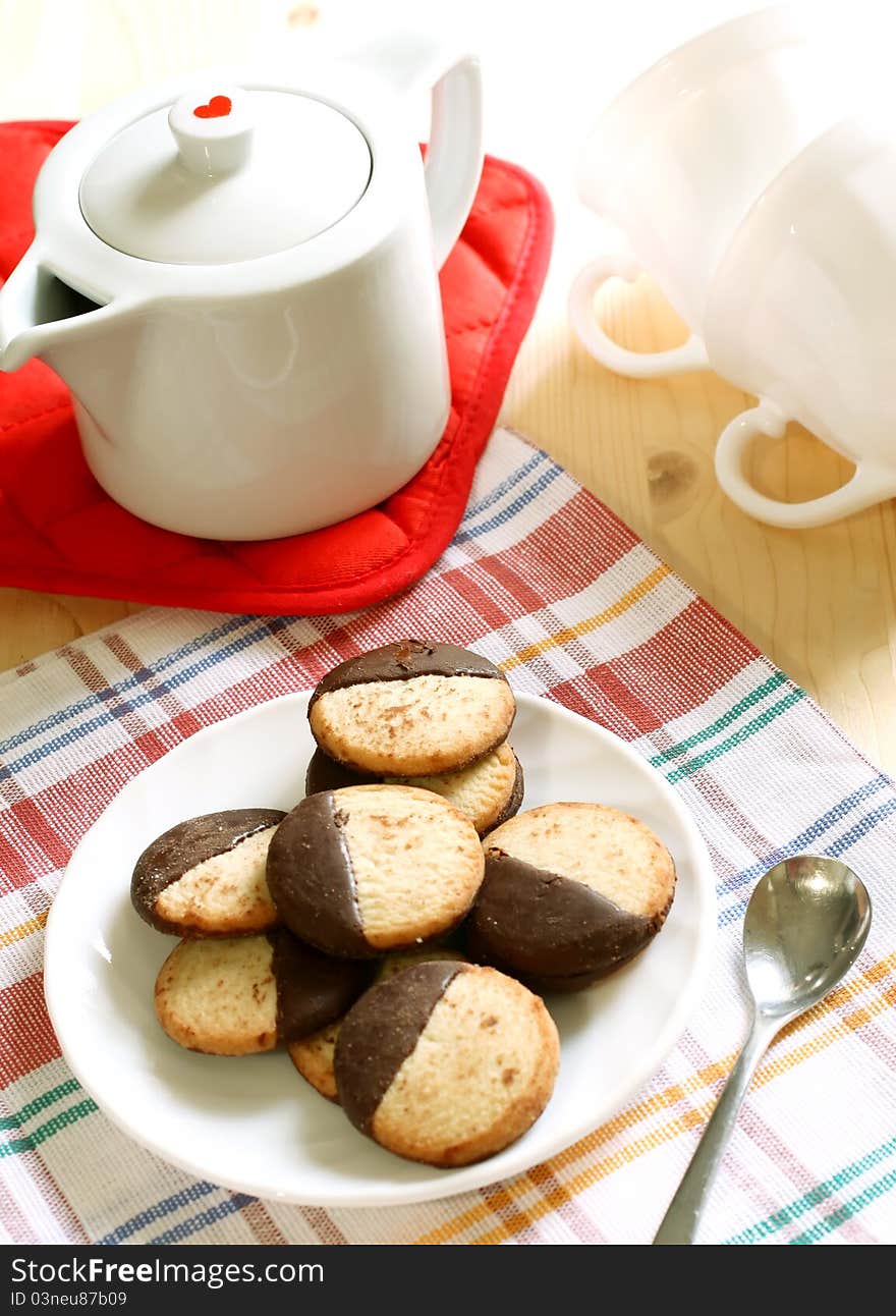 Cookies on plate, teapot and cup