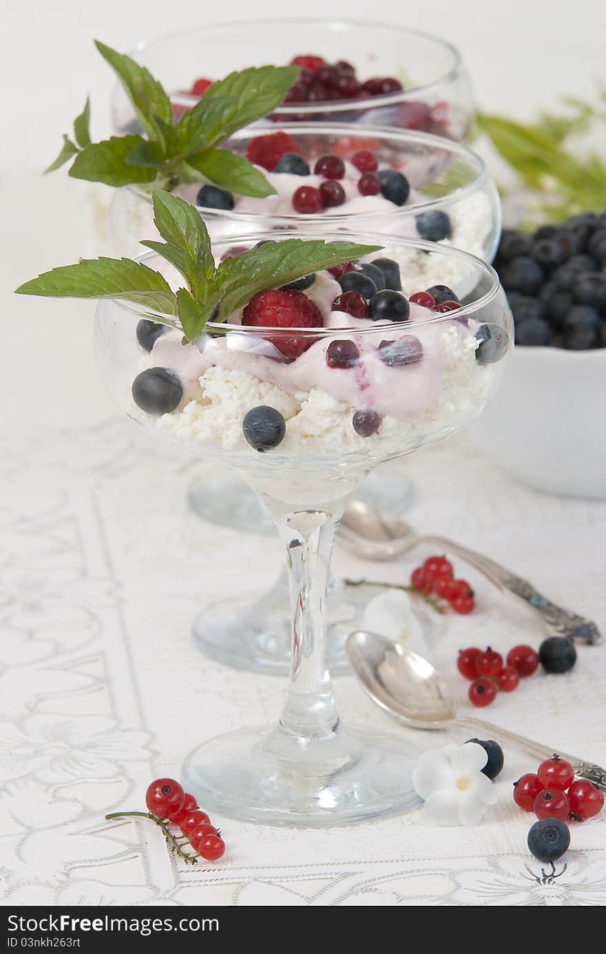 Fresh fruit yogurt with blueberries