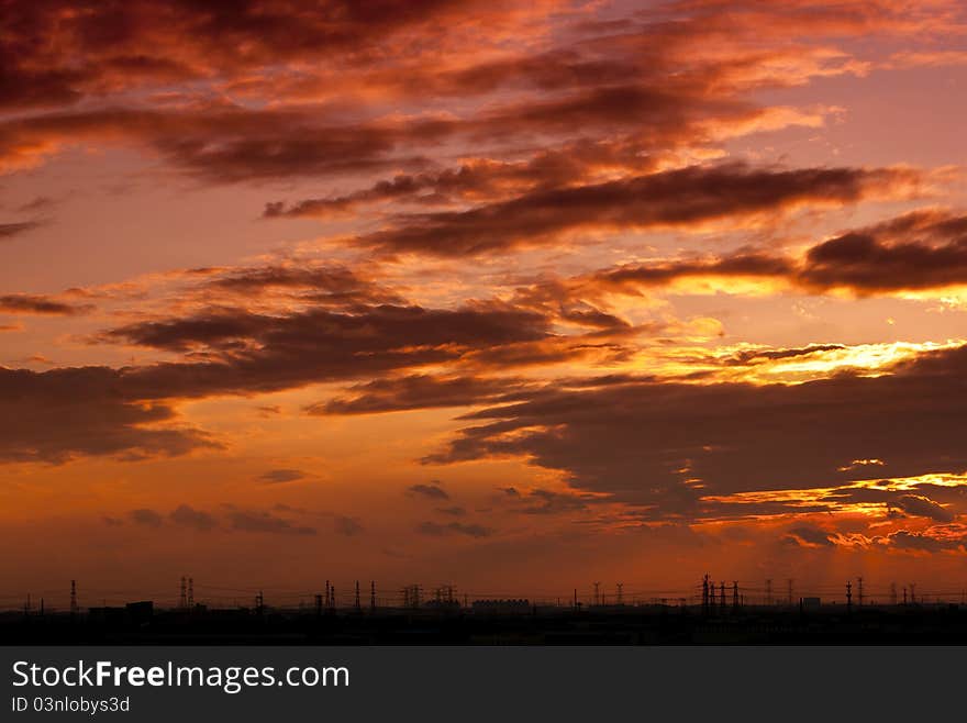 Beautiful sunset, the light through the clouds, wonderful sunset picture material. Beautiful sunset, the light through the clouds, wonderful sunset picture material.