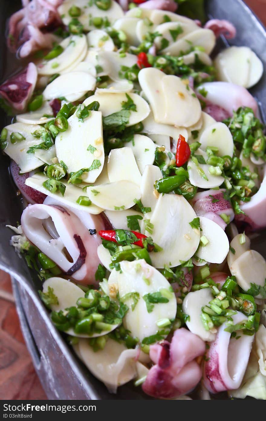 Steamed squid with lemon