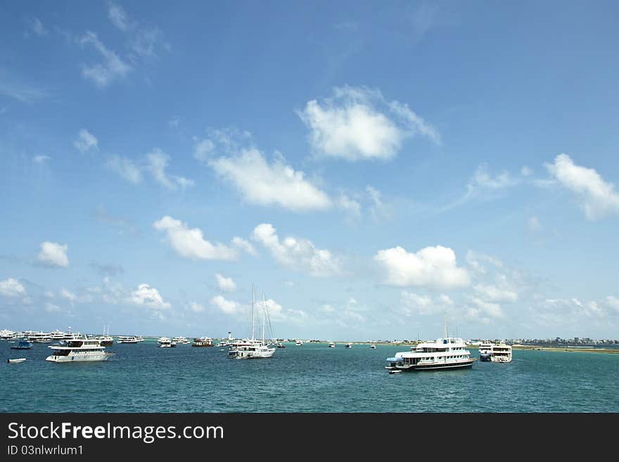 Horizon of Indian ocean in Maldives in sunny day