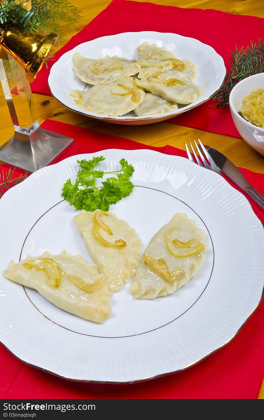 Piroggen (Pierogi) are full paste parcels or also meat pies from noodle dough. Piroggen (Pierogi) are full paste parcels or also meat pies from noodle dough.