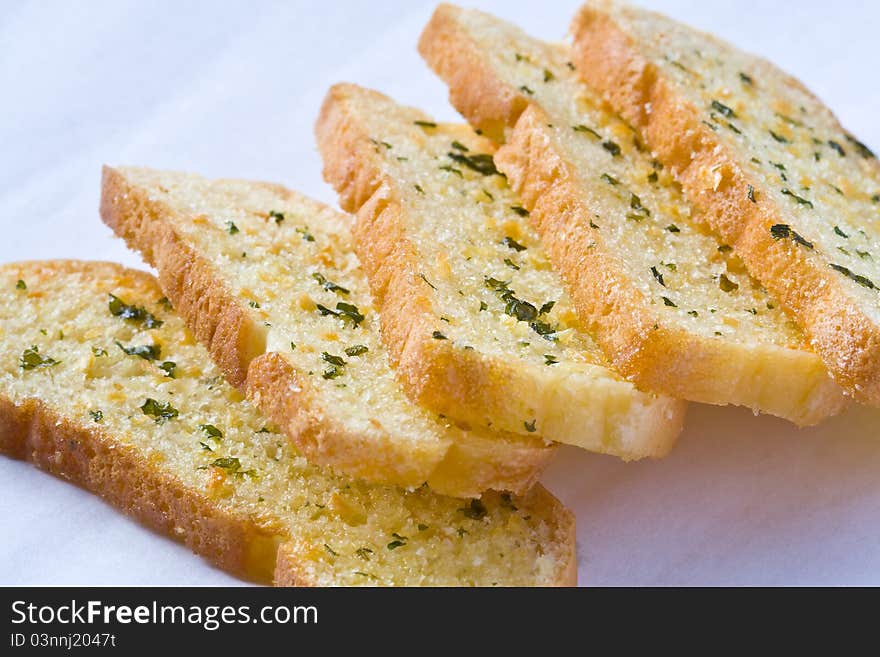 Moistened bread spices, then fried. Moistened bread spices, then fried