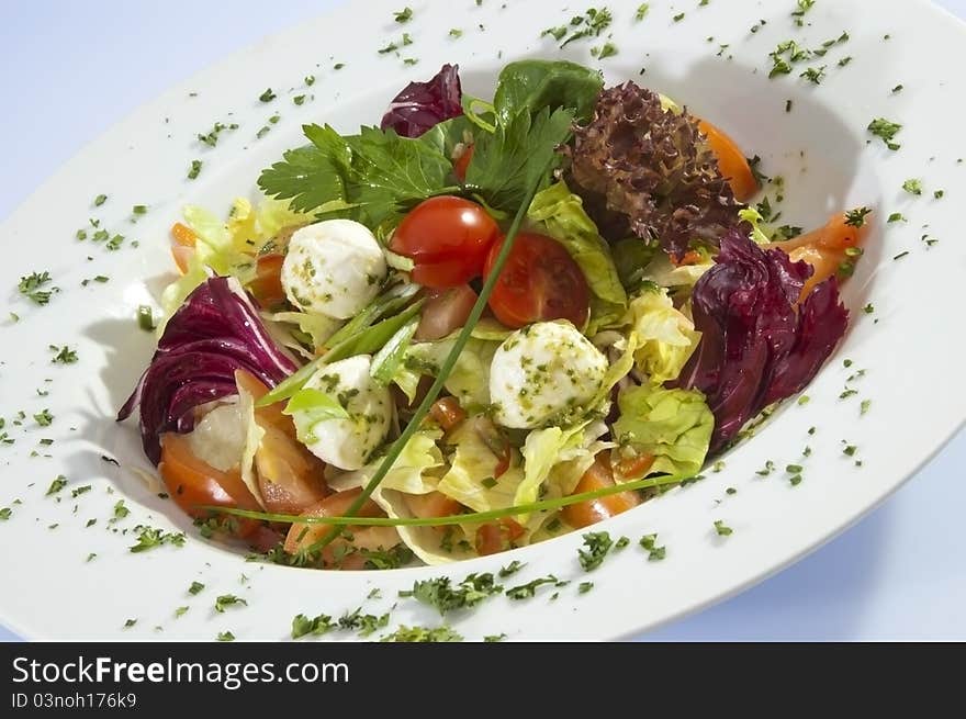 Lettuce Salad with Mozzarella and tomatoes