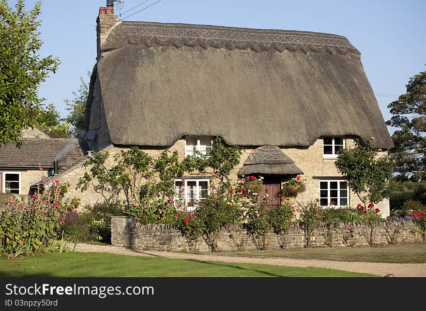 Thatched Cottage in the village of Kirklington in Oxfordhire, England. Thatched Cottage in the village of Kirklington in Oxfordhire, England