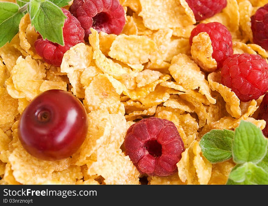 Corn flakes with berries