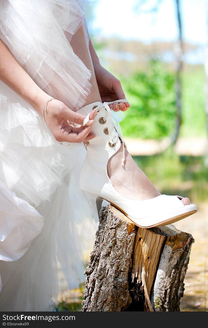 Bride with dark-brown hair posing in forest