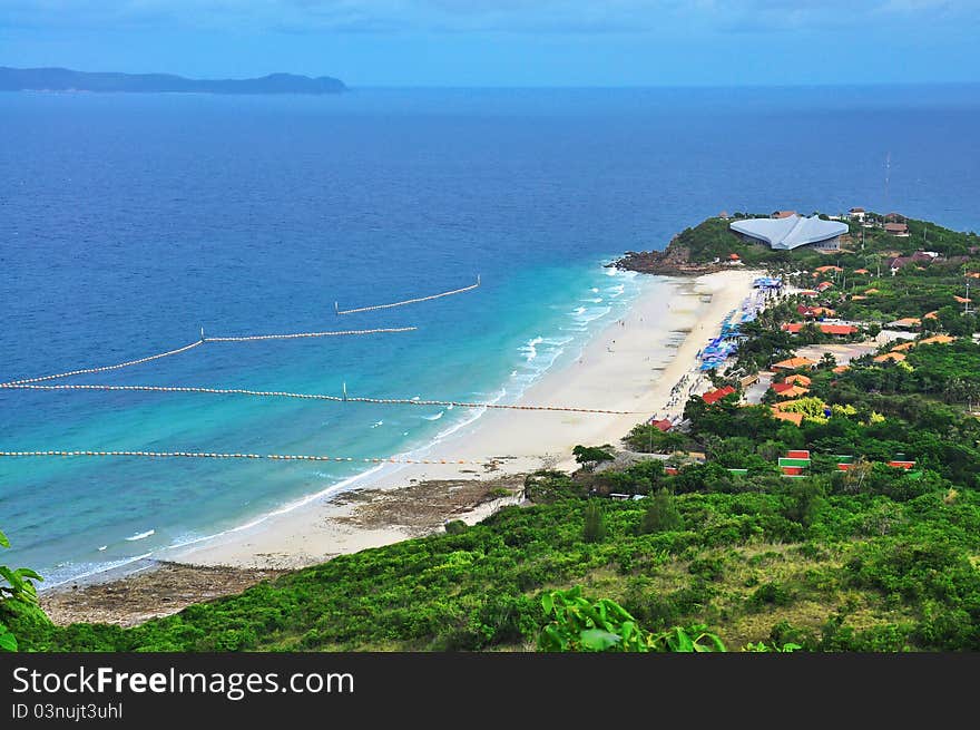 Koh larn beach