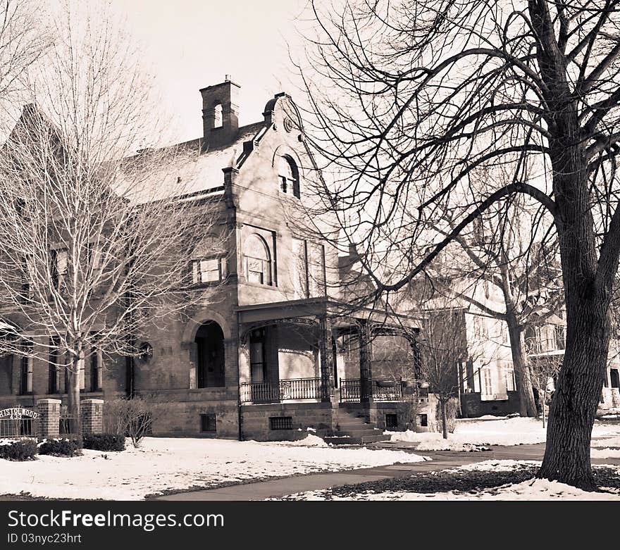 Ghost House, Tint