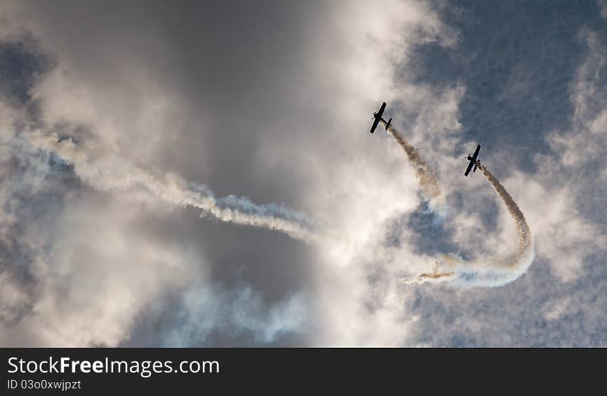 Tight turn in mirror formation. Tight turn in mirror formation