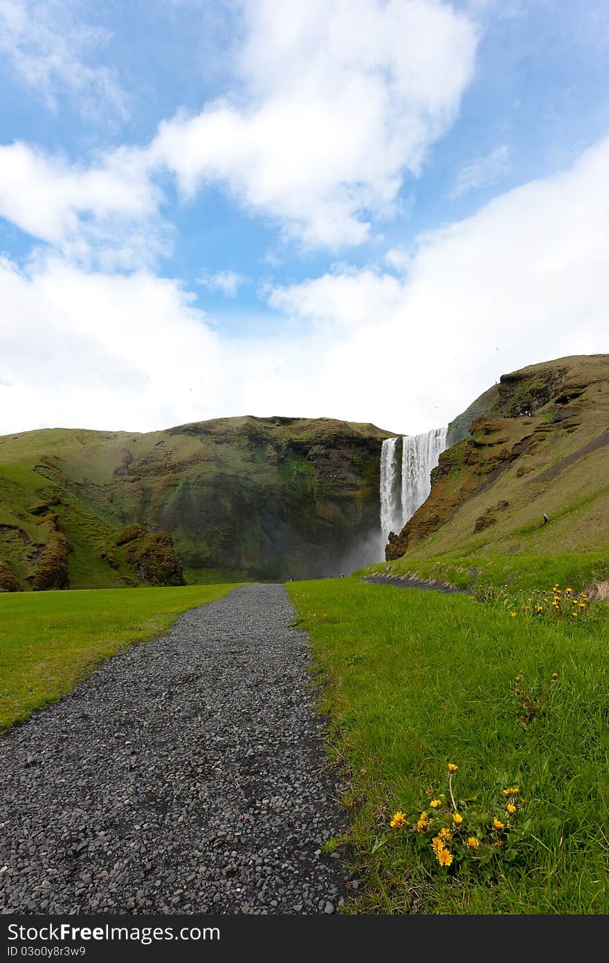 The path to Seljalandsfoss waterfall in Iceland