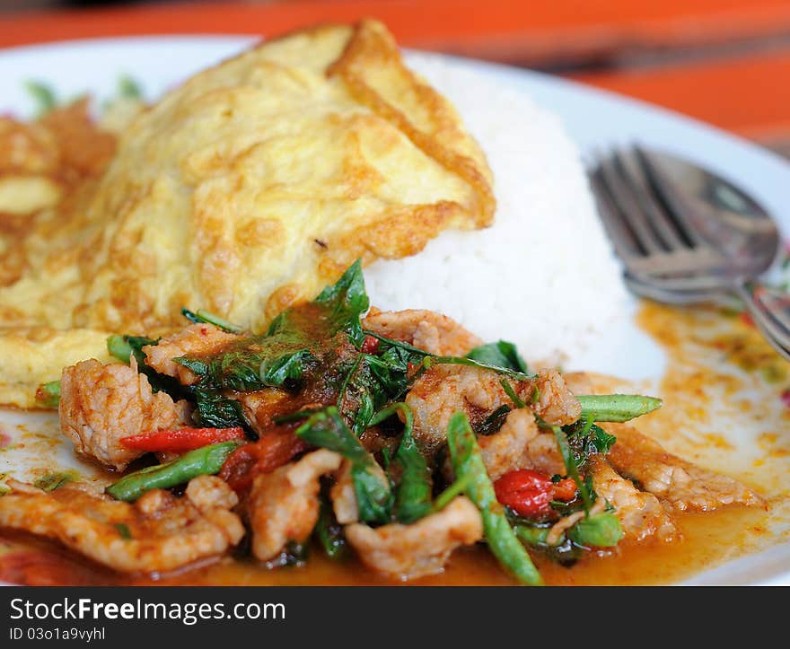 Curry paste with rice and omelet