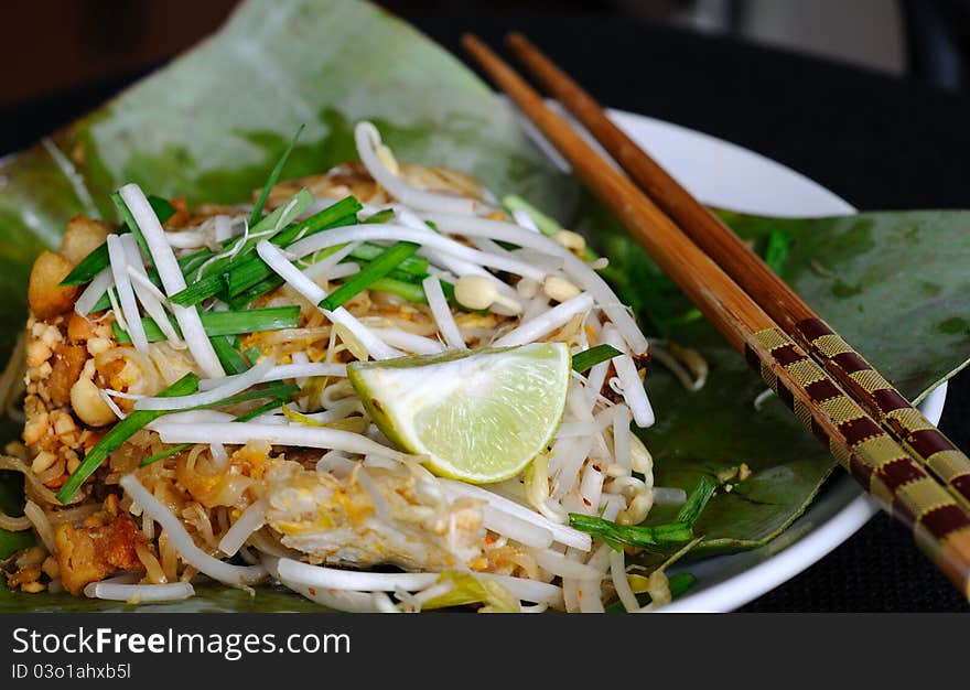 Thai stir-fried noodles