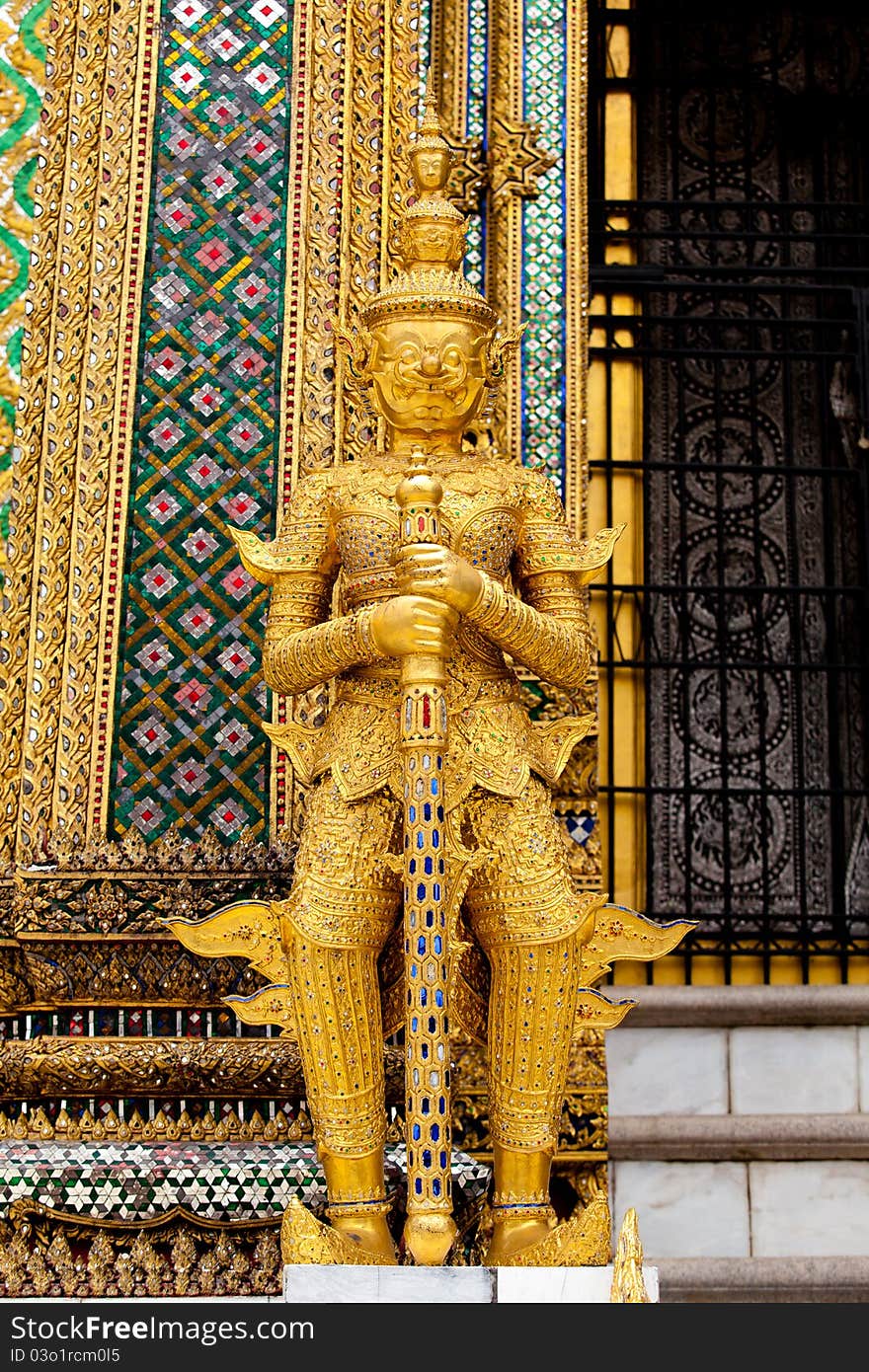 Giant at Wat Phra Kaew