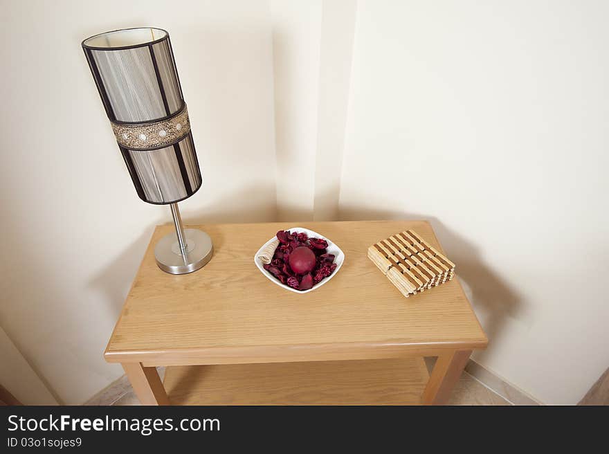 Small table with lamp and decoration