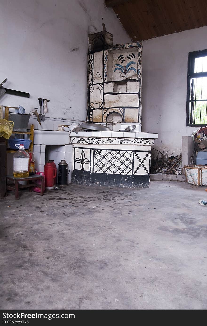 This is China's rural south，Very distinctive farmhouse kitchen。Farmers are built by hand。