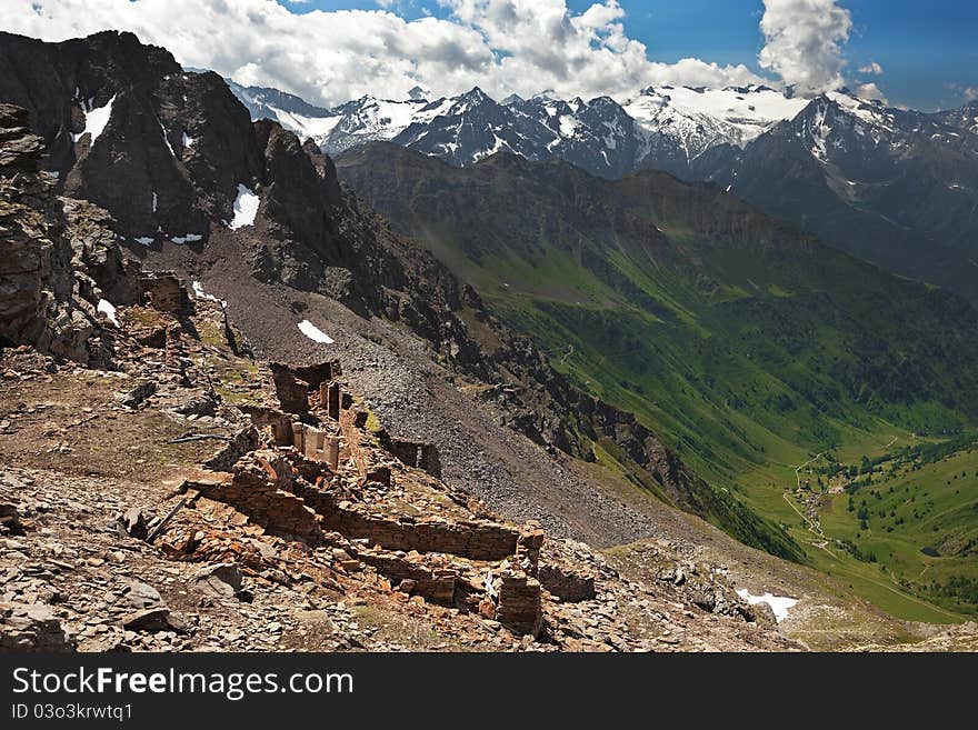 Ruins of the first global war along Italian alps