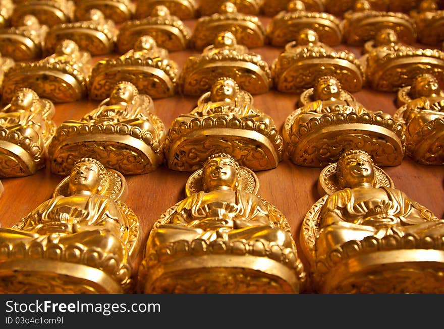 Buddha statue at Wat Lengnoeiyi2 in Thailand