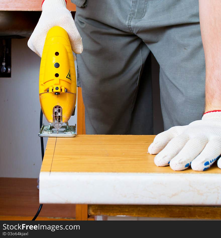 The man with an electrofret saw. The man with an electrofret saw