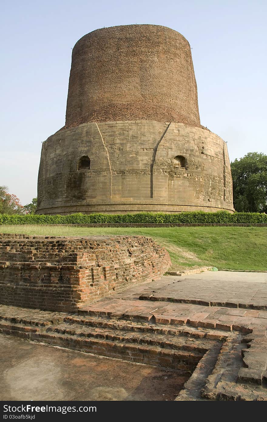 Dhamekh Stupa In Saranath