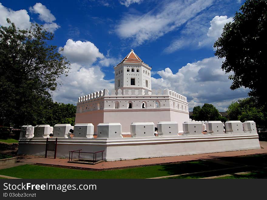 Pom Phra Men.Men's fort was built in Rattanakosin. Install the anti-gun opponent.