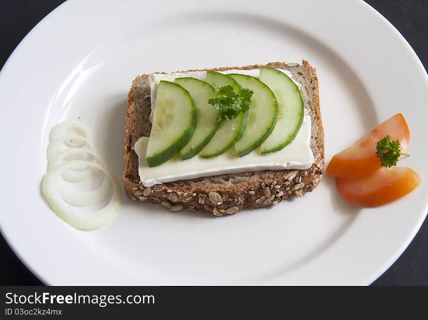 Bread With Chease And Cucumber