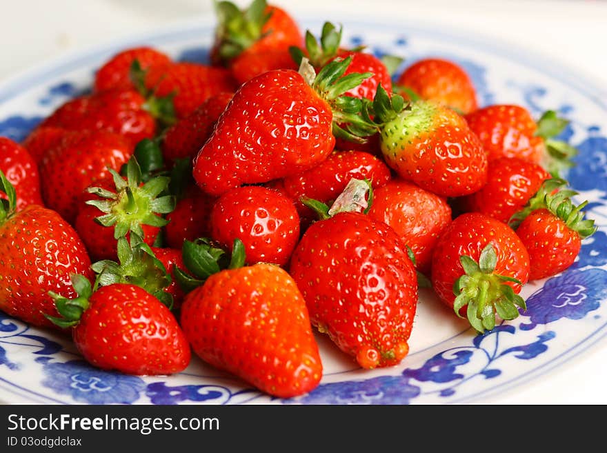 Many red strawberry in dish