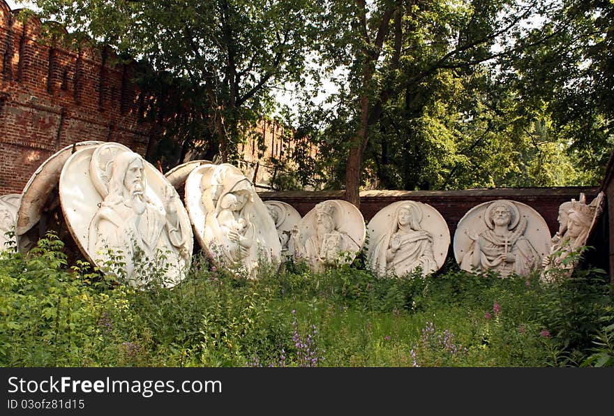 Restoration of church images of the Donskoy Monastery. - Sculptural group adorn monastery walls. Restoration of church images of the Donskoy Monastery. - Sculptural group adorn monastery walls