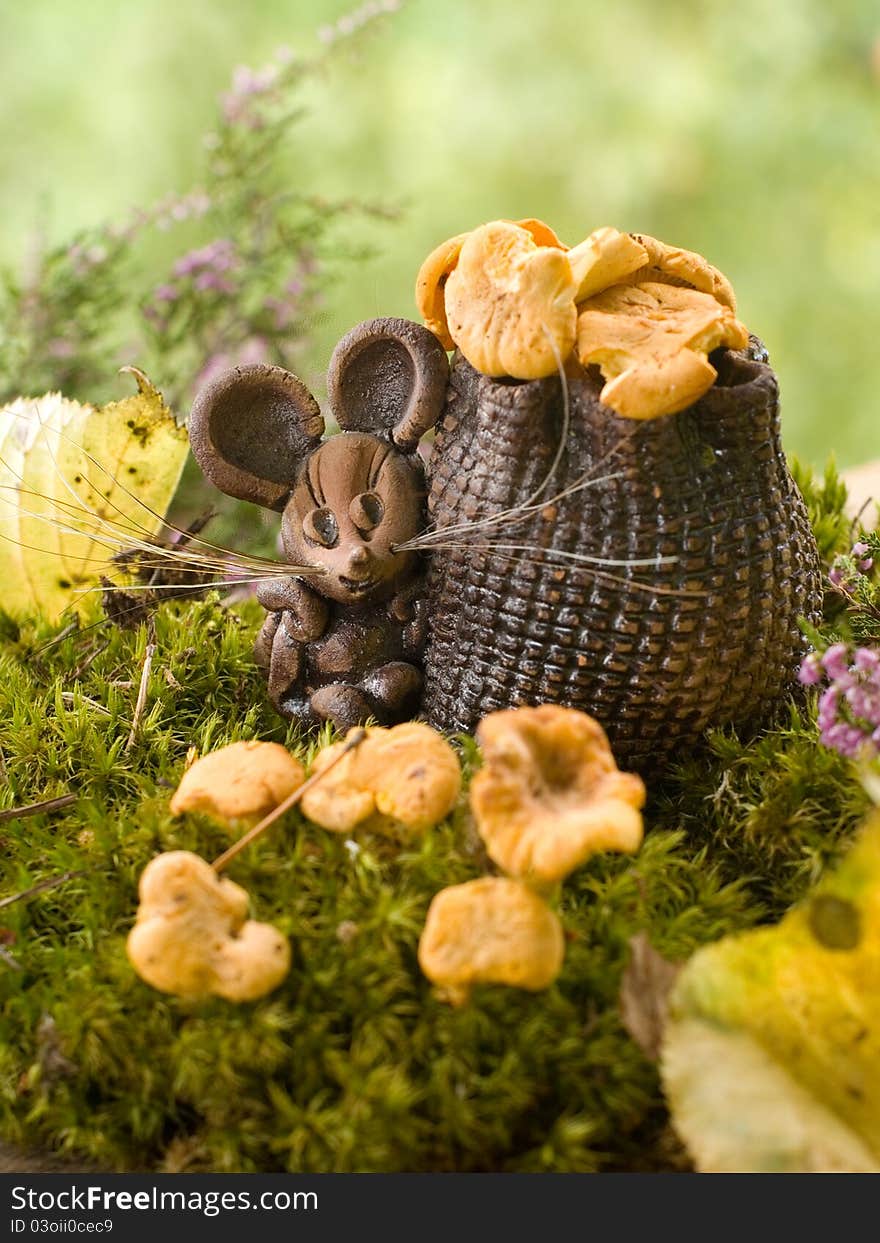 Mouse with chanterelles