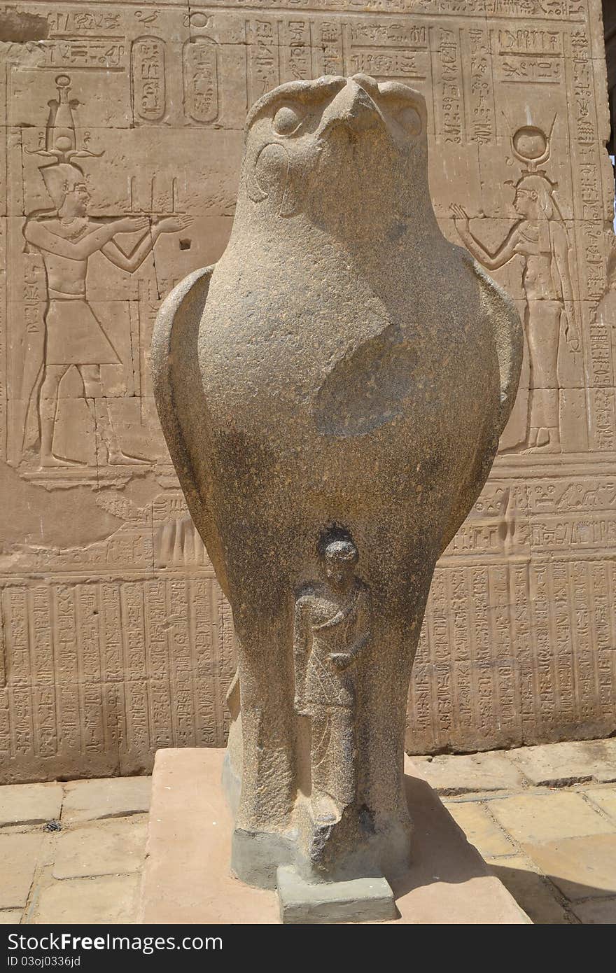 Statue at the entrnce to Edfu temple