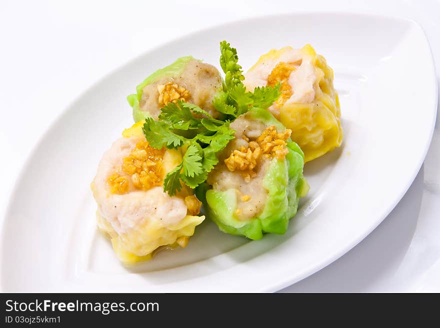 Steamed shrimp dumplings topped with fried garlic